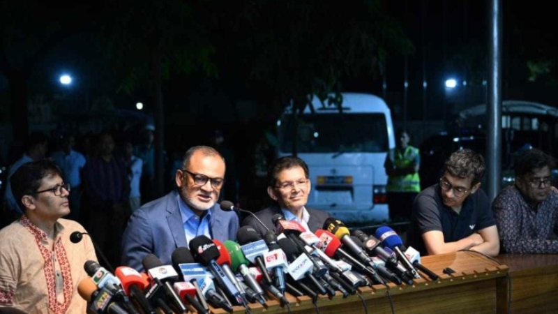 যুক্তরাষ্ট্রের শুল্কারোপ: প্রধান উপদেষ্টার জরুরি বৈঠক শেষে যা জানা গেলো 
