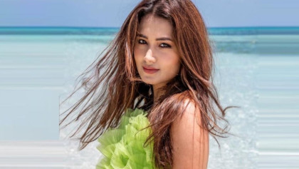 কার টানে ঘুরে বেড়াচ্ছেন ফারিণ?
