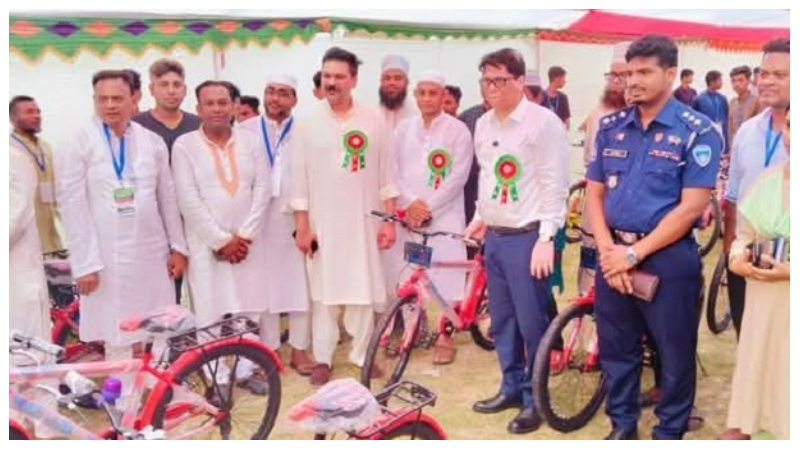  নামাজ পড়ে সাইকেল পেল ৩শ শিক্ষার্থী