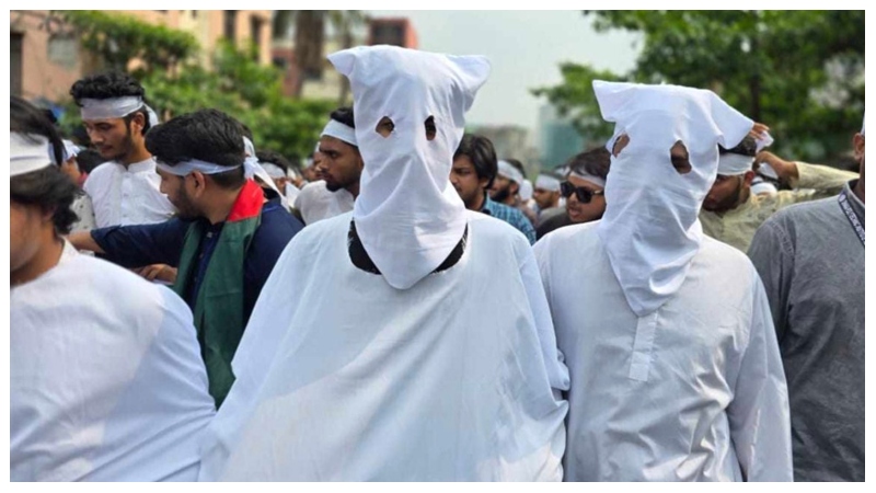 দাবি আদায়ে ‘কাফন মিছিল’ করলেন পলিটেকনিক শিক্ষার্থীরা
