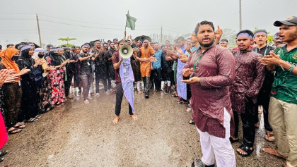 কাফনের কাপড় মাথায় নিয়ে পলিটেকনিক শিক্ষার্থীদের কাফন মিছিল
