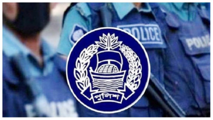 ট্রেনে পুলিশ সদস্যের অশালীন অঙ্গভঙ্গির ভিডিও ভাইরাল, যা জানা গেল
