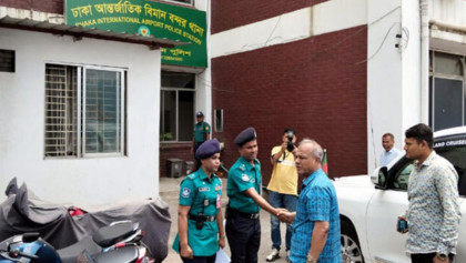 বিভিন্ন থানা পরিদর্শনে স্বরাষ্ট্র উপদেষ্টা