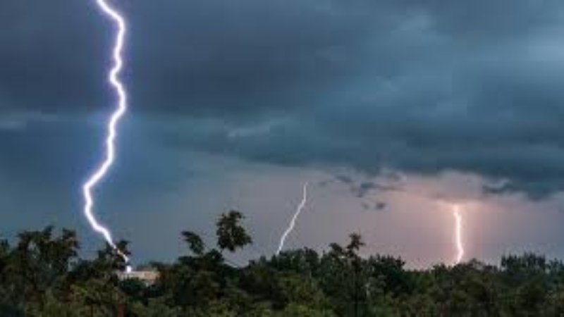 বজ্রপাতে কৃষকের মৃত্যু আহত ১