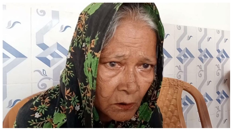 ছেলের হাতে মারধরের শিকার হয়েছেন মা 