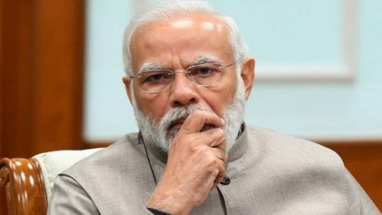 সৌদি থেকে ফিরে বিমানবন্দরেই জরুরি বৈঠক মোদির