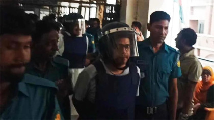 রাত আড়াইটা পর্যন্ত সংসদ ভবনে ‘লুকিয়ে’ থাকার কথা জানালেন পলক