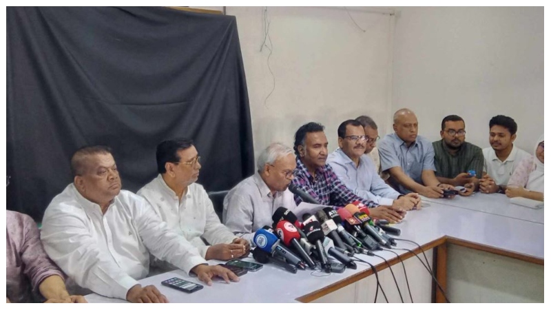 ওরা পলাতক, আমাদের নেত্রী পলাতক নয় : রিজভী