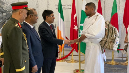  প্রথম হজ ফ্লাইট ৪১৪ জন হজযাত্রী নিয়ে সৌদি আরব পৌঁছেছে।