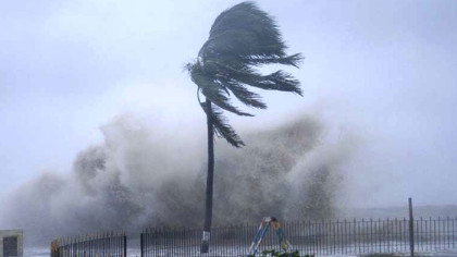  ১১ অঞ্চলে ঝোড়ো হাওয়াসহ বৃষ্টির পূর্বাভাস, নদীবন্দরে সতর্ক সংকেত