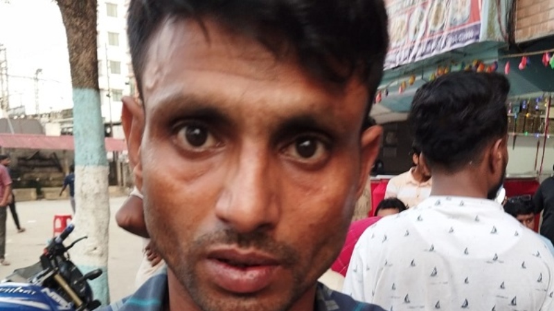 ভাড়া নিয়ে বাকবিতন্ডার জেরে সিএনজি চালককে মারধরের অভিযোগ ছাত্রদল নেতার বিরুদ্ধে