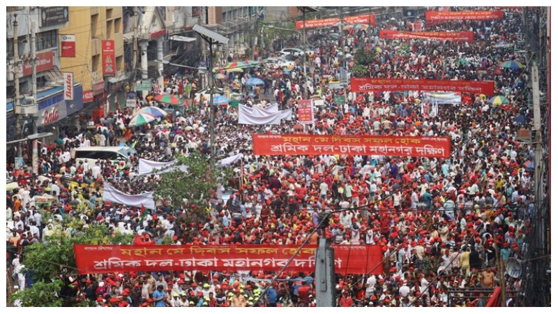 নয়াপল্টনে বিএনপির শ্রমিক সমাবেশে নেতা-কর্মীদের ঢল