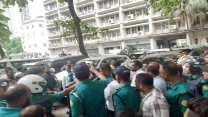 রাজপথে ও সচিবালয়ে বিক্ষোভ করলে তদন্ত ছাড়াই চাকরি যাবে
