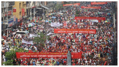 নয়াপল্টনে বিএনপির শ্রমিক সমাবেশে নেতা-কর্মীদের ঢল