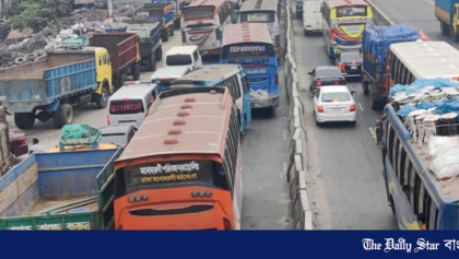 ঢাকা-চট্টগ্রাম মহাসড়কে অচলাবস্থা: একটি দুর্ঘটনায় অচল ৪০ কিমি সড়ক