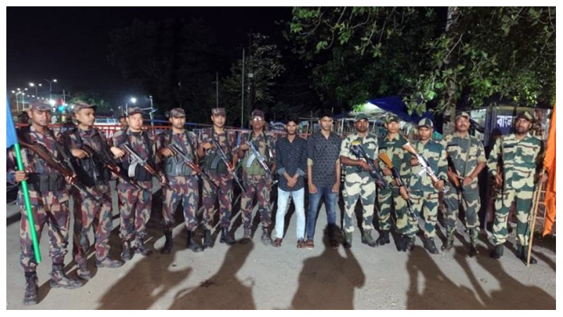 বিএসএফের হাতে আটক এসএসসি পরীক্ষার্থী ও মামা ৮ ঘণ্টা পর দেশে ফিরলেন