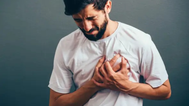 বুকের ব্যথা: গ্যাসের নাকি হার্টের