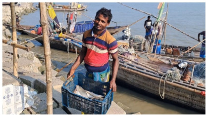 নিষেধাজ্ঞা শেষে ভোলার নদীতে কাঙ্খিত
ইলিশ না পেয়ে হতাশ জেলেরা