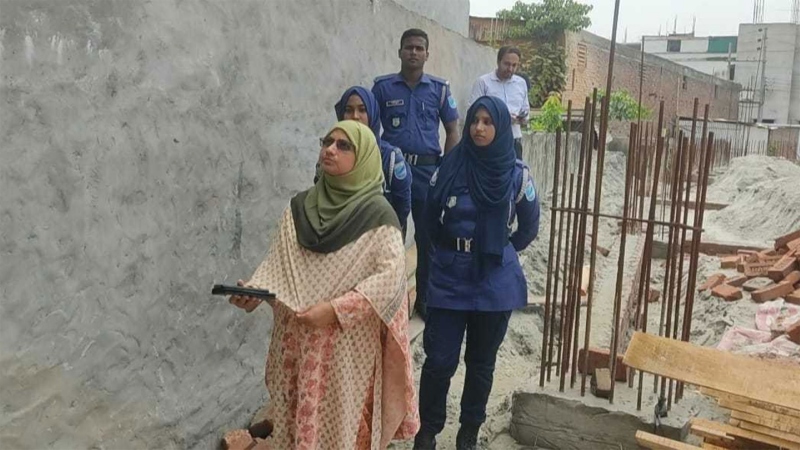 আইন অমান্য করায় নির্মাণাধীন ভবনে রাজউকের অভিযান