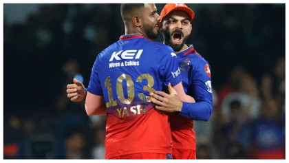 ‘ঝড় তুলে দে, আমি পাশে আছি’, কোহলি-মন্ত্রেই কামব্যাক দয়ালের
