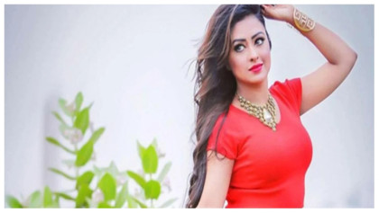 নায়িকারাই লুকিয়ে প্রেম করে
