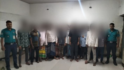 মোহাম্মদপুরে ছিনতাইকারীসহ গ্রেপ্তার ৩০ জন