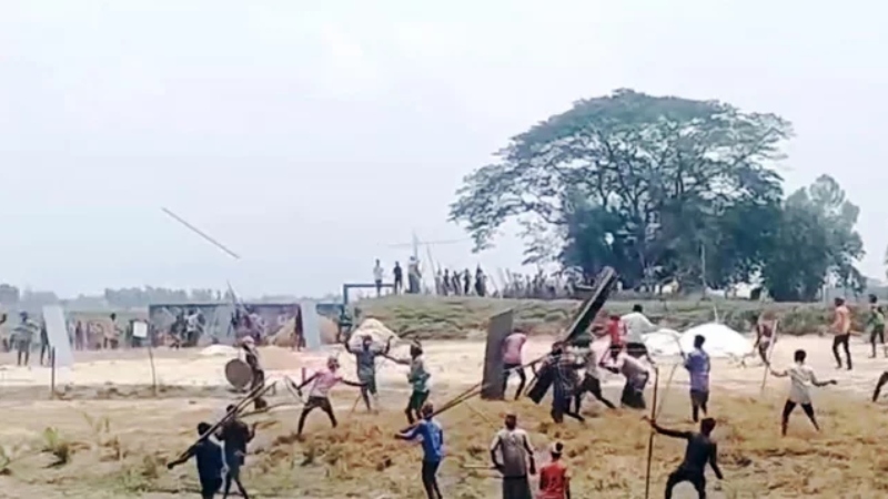 গরু ধানের খড় খেয়েছে, তাই নিয়ে সংঘর্ষ; আহত অর্ধশত