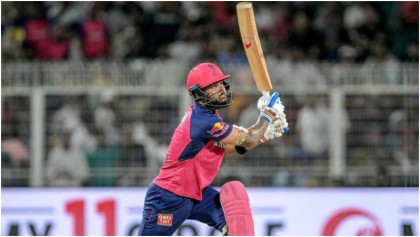 অবিশ্বাস্য কীর্তি! টানা ৬ বলে ৬ ছক্কা হাঁকালেন রিয়ান পরাগ