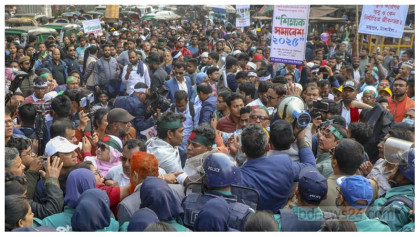 টানা কর্মবিরতিতে প্রাথমিকের শিক্ষকরা