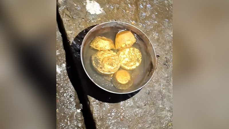 পরনের পোশাক পুড়িয়ে সোনা উদ্ধার: দুবাইফেরত দুই যাত্রী কারাগারে