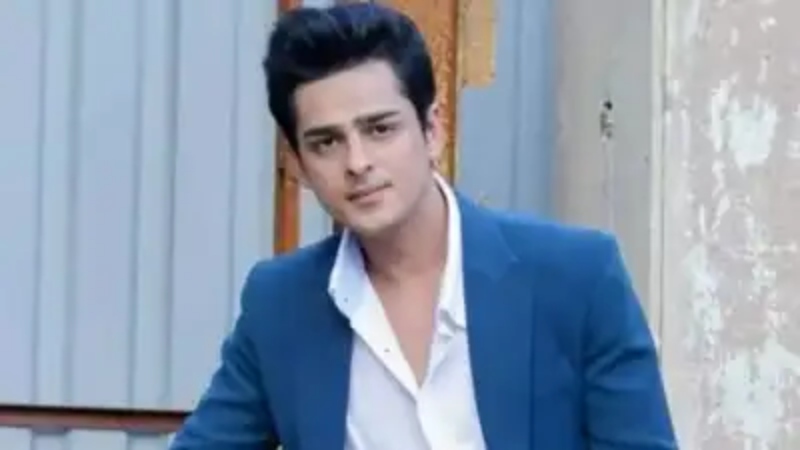 অভিনেতাকে ধরতে শুটিং সেটে পুলিশ!
