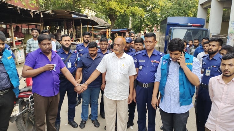 বিআরটিএ অফিসে দুদকের অভিযান, চার দালাল আটক