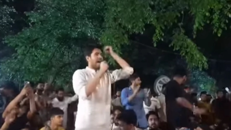 রাতে শিবির মাঠে নামায় পাল্টে গেল যমুনার দৃশ্যপট