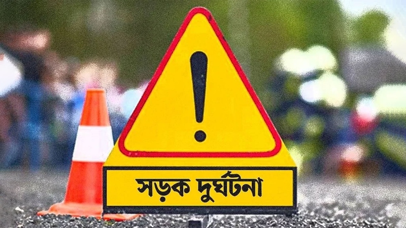 সাভারে চলন্ত বাসে ট্রাকের ধাক্কা, নিহত ২