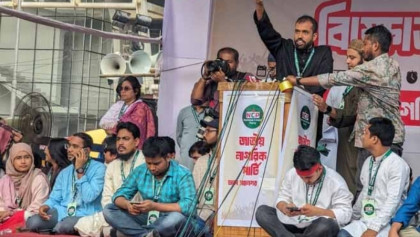 আওয়ামী লীগ নিষিদ্ধের দাবিতে যমুনার সামনে জমায়েত, বিভিন্ন দলের অংশগ্রহণে উত্তপ্ত রাজনৈতিক মঞ্চ