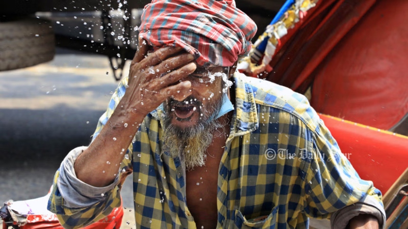 তীব্র তাপপ্রবাহে পুড়ছে ঢাকা-চুয়াডাঙ্গা, তাপমাত্রা ছাড়াল ৪২ ডিগ্রি