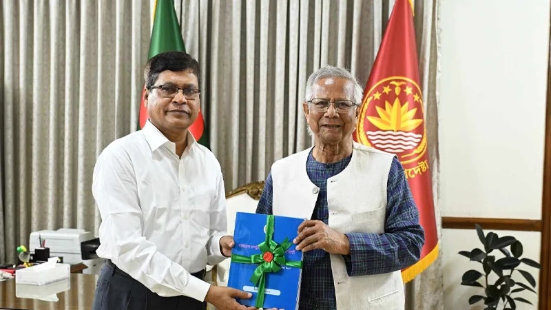 ৪৬টি কমপ্লায়েন্স অডিট রিপোর্ট প্রধান উপদেষ্টা ইউনূসের কাছে হস্তান্তর
