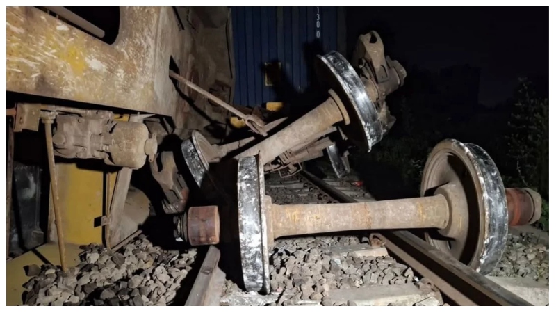 ব্রাহ্মণবাড়িয়ায় ট্রেন লাইনচ্যুত,  চট্টগ্রাম-সিলেটের রেল যোগাযোগ বন্ধ