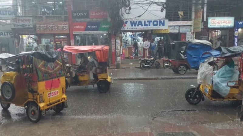 তীব্র গরমের পর ময়মনসিংহে স্বস্তির বৃষ্টি