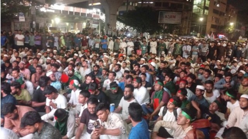 সরকারের সঙ্গে বৈঠকে হাসনাতসহ শীর্ষ নেতারা, সিদ্ধান্তের অপেক্ষায় শাহবাগের আন্দোলনকারীরা
