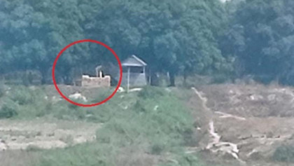 ভোলাহাট সীমান্তের ওপারে বিএসএফের বাঙ্কার নির্মাণ